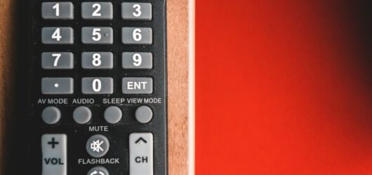 Problemas mais comuns em Smart TVs Philips e quando buscar uma assistência técnica